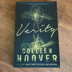 Paperback Verity by Colleen Hoover